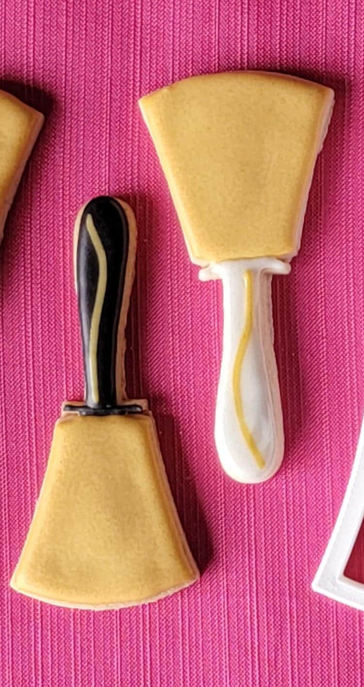 English Handbell Cookie Cutter - 4 inch